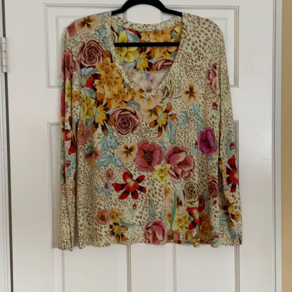 Beautiful bamboo rayon “Janie” long sleeve top from Johnny Was